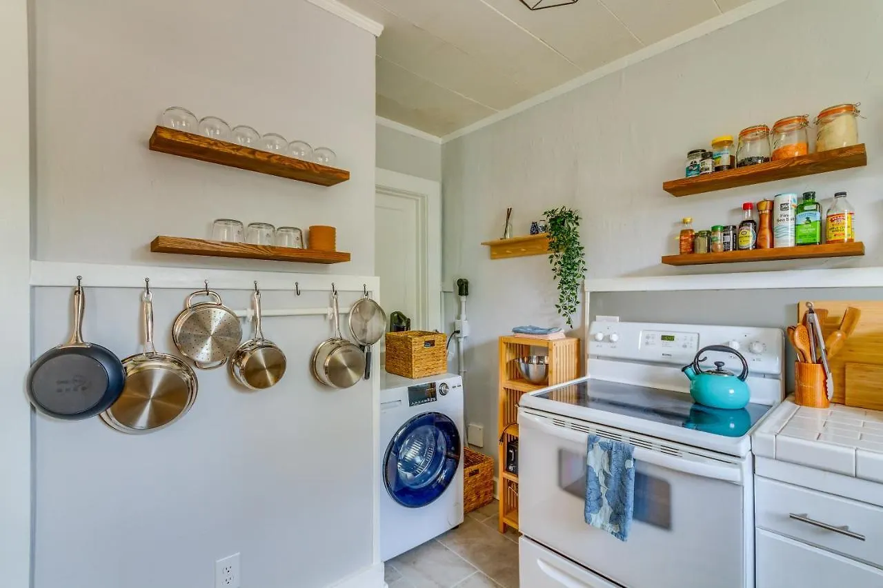 Downtown Pensacola Vacation Rental With Deck And Grill 0*,