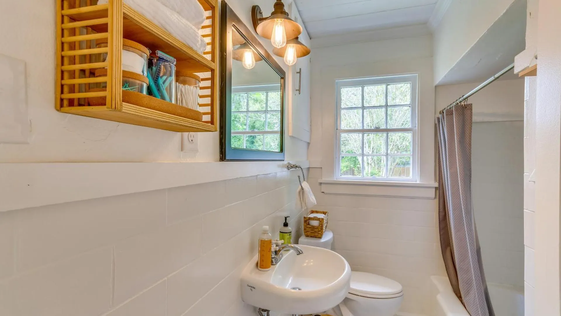 Downtown Pensacola Vacation Rental With Deck And Grill 0*,  United States